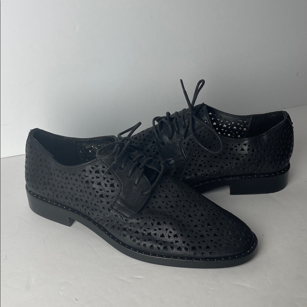Vince Camuto Lesta Black Perforated Lace-Up Oxfords 5.5